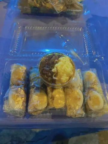 Hình ảnh Bánh Tráng Cuốn Trứng Lòng Đào