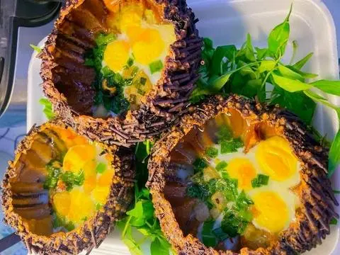 Hình ảnh Nhum nướng mỡ hành trứng cút