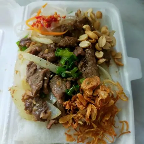 Hình ảnh Bún thịt bò xào củ hành