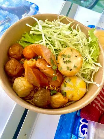 Hình ảnh Mì trộn viên chiên