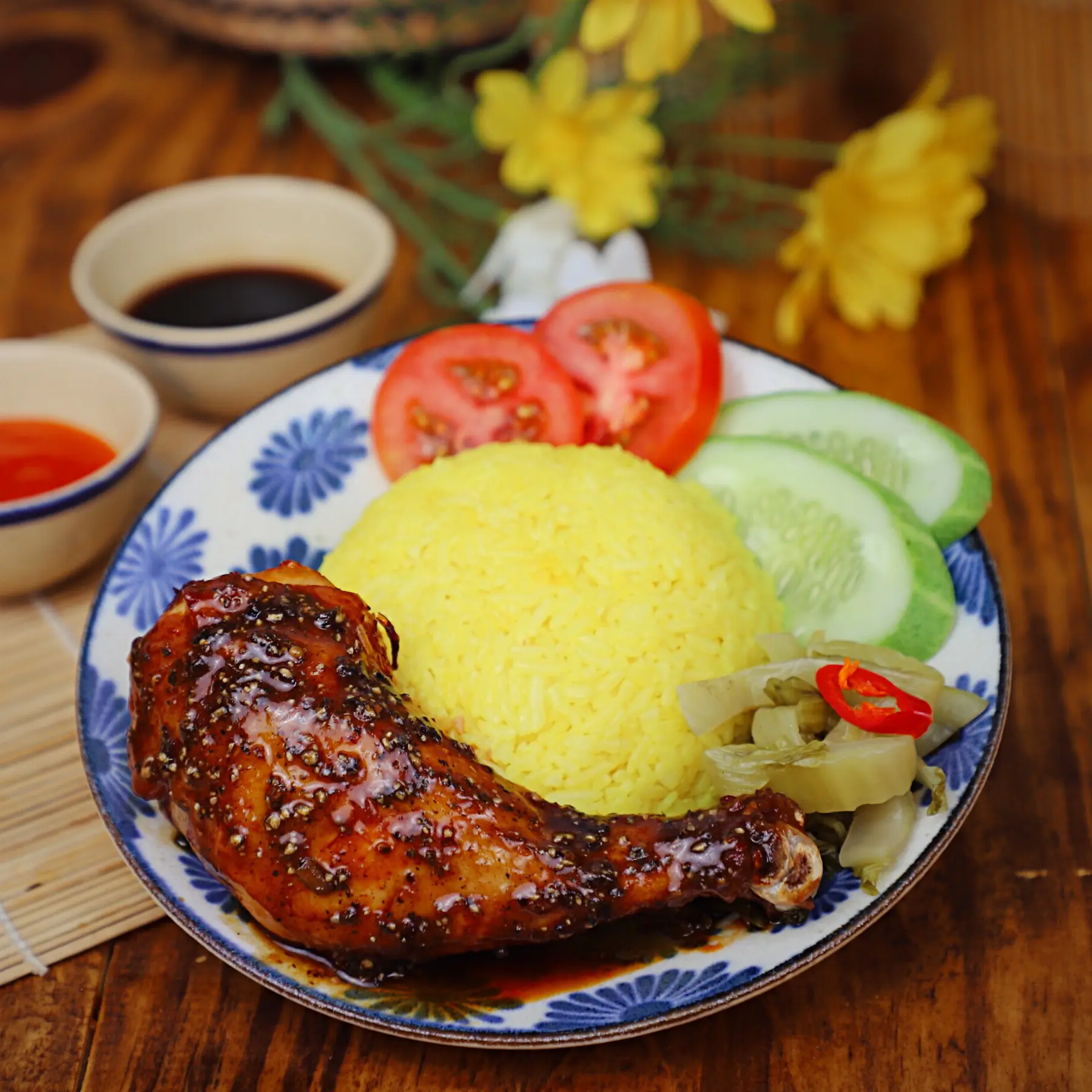 Hình ảnh Cơm Gà Xốt Tiêu Đen (Đùi Tỏi/Má Đùi)