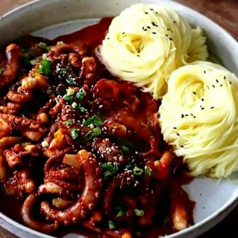 Hình ảnh 낙지볶음 . Bạch tuộc xào cay - lớn+mì cúc su+món ăn phụ