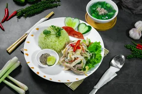 Hình ảnh Cơm gà xé dĩa