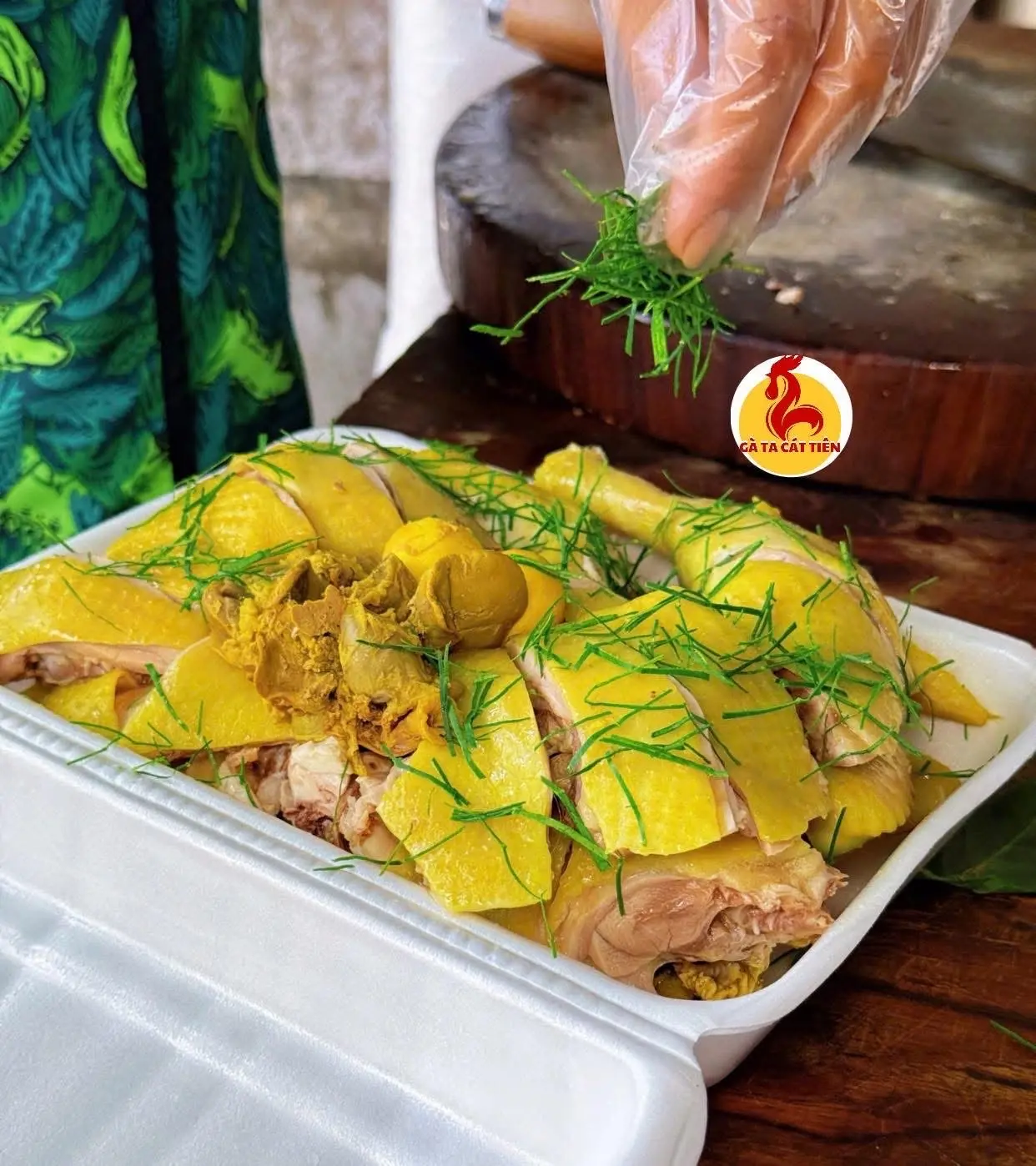 Hình ảnh Gà chặt nguyên con kèm cháo - gỏi
