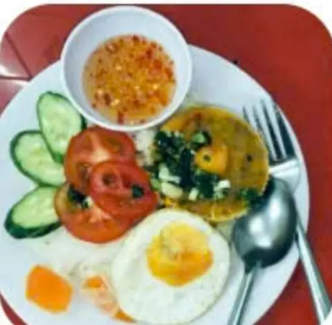 Hình ảnh cơm tấm mắm chưng và trứng kho 