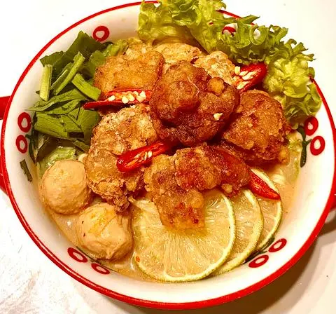 Hình ảnh Bún Thái Tomyum Gà Chiên Giòn