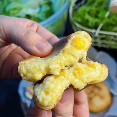 Hình ảnh Hotteok phô mai ngô - 1 cái