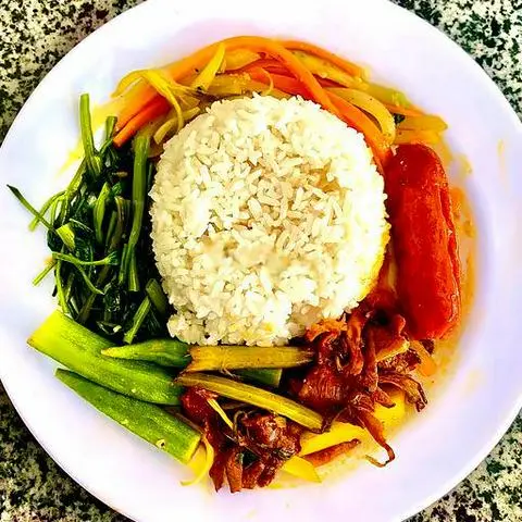 Hình ảnh Cơm xúc xích chiên chay