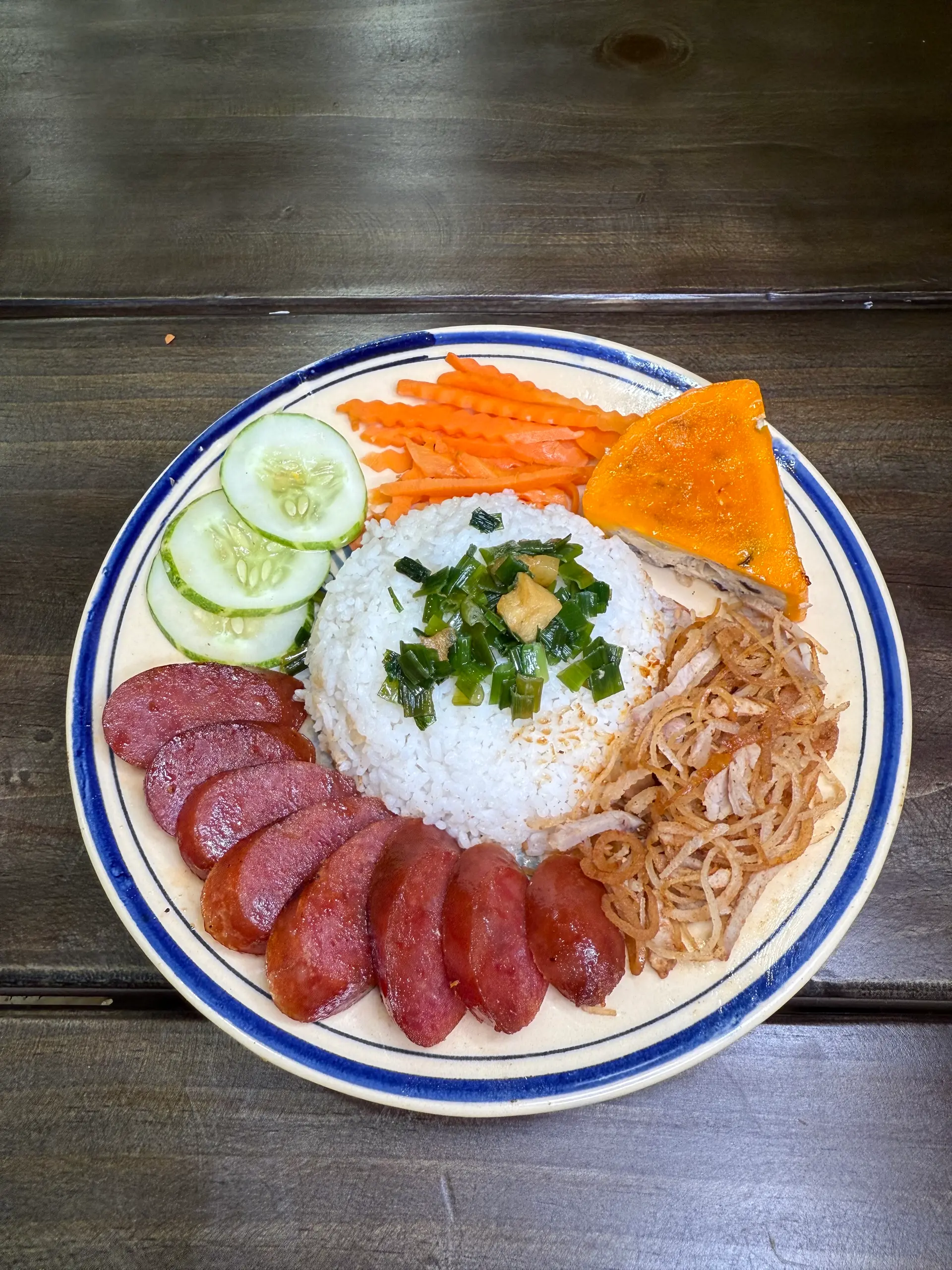 Hình ảnh Cơm Bì Chả Lạp Xưởng + Tặng Canh Rong Biển