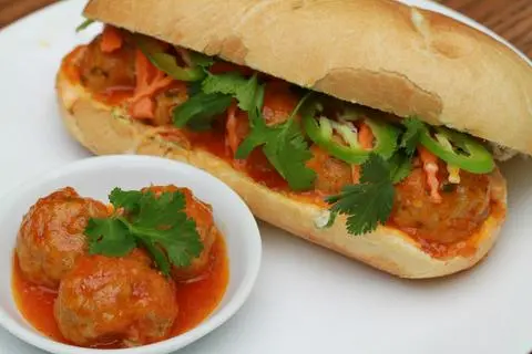 Hình ảnh Bánh mì xiu mại