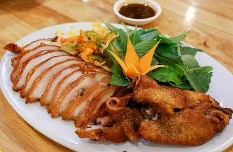 Hình ảnh Giò Heo Muối Chiên Giòn