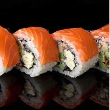 Hình ảnh Maki Phủ Cá Hồi