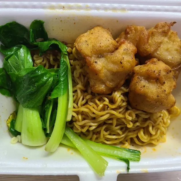Hình ảnh Mì trộn gà viên