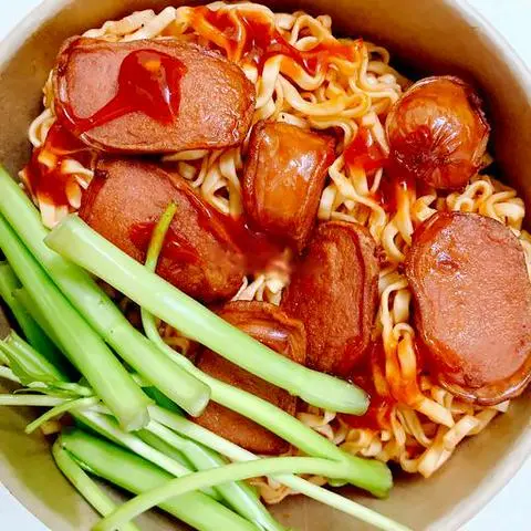 Hình ảnh Mì Trộn Xúc Xích Đức