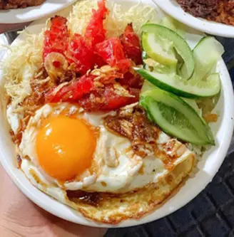 Hình ảnh Xôi Trứng Ốp + Hành Phi + Dưa Chuột