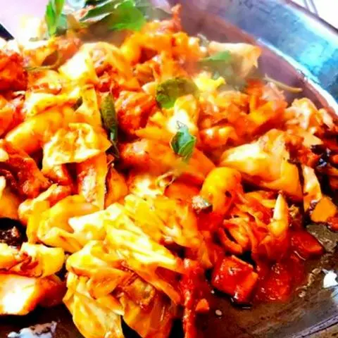 Hình ảnh Cơm trộn nóng thịt gà xào cay 