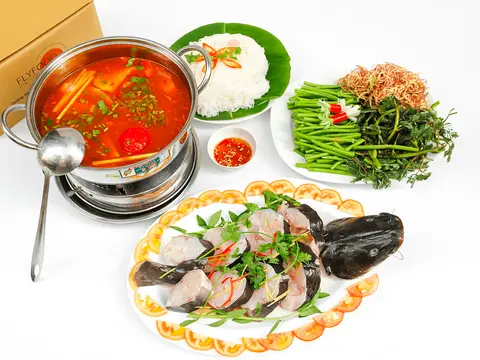 Hình ảnh lẩu cá lăng nấu thái 
