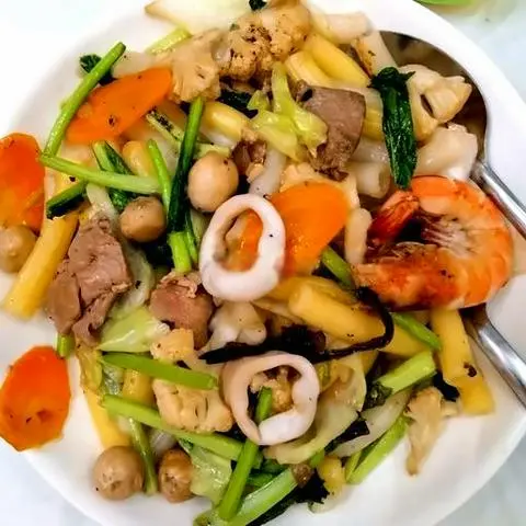Hình ảnh Nui xào thập cẩm
