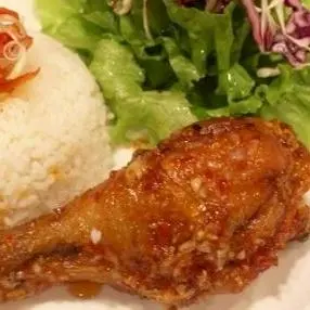 Hình ảnh Cơm đùi gà chiên nước mắm