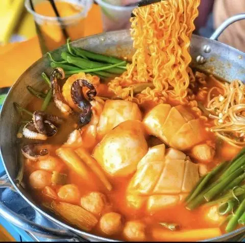 Hình ảnh Lẩu Thái tomyum Mực