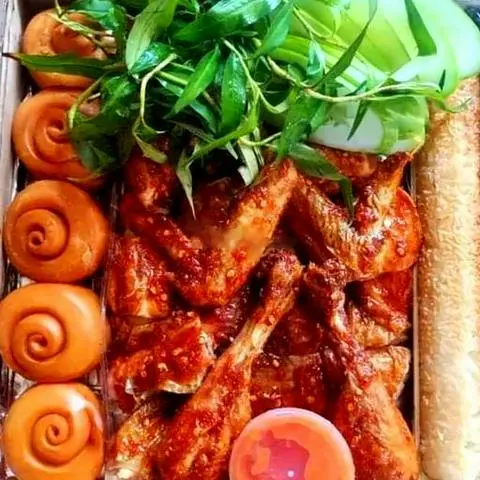Hình ảnh Gà nướng cơm lam + bánh bao(cb1)