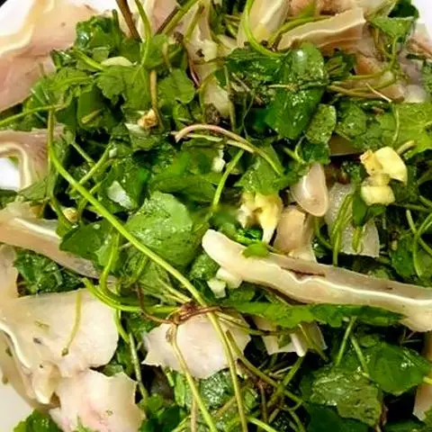 Hình ảnh Gỏi tai heo rau má