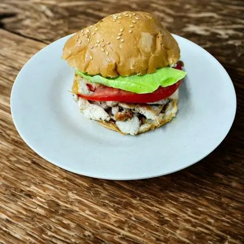 Hình ảnh Hamburger Gà Áp Chảo 煎雞肉漢堡