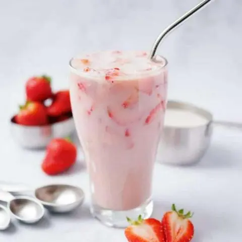 Hình ảnh siro dâu sữa tươi 