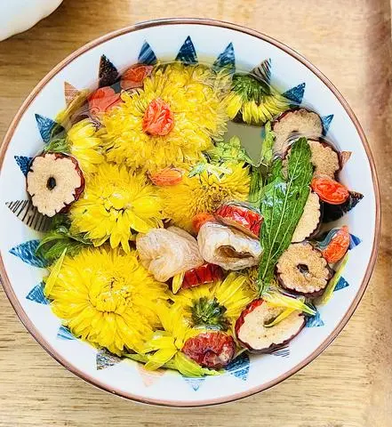 Hình ảnh Trà Long Nhãn mix Cúc ( Trà Thảo mộc nóng-Không đá)