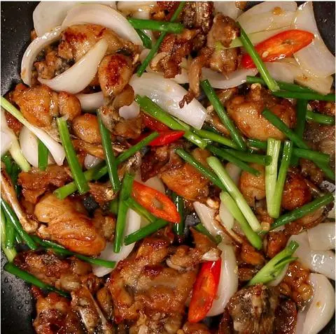Hình ảnh Thịt ba rọi chiên nước mắm