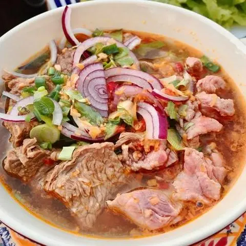 Hình ảnh bún bò tái nạm