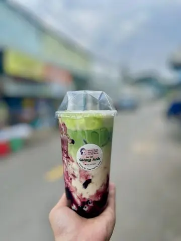 Hình ảnh Matcha latte sữa gấu việt quất