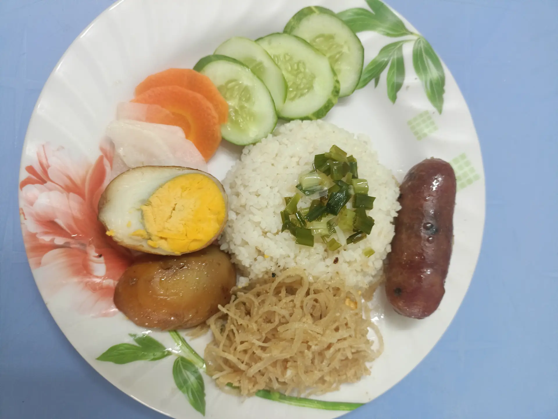 Hình ảnh cơm tấm trứng kho - bì - lạp xưởng 