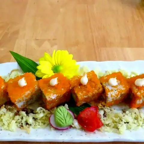 Hình ảnh Sushi Bơ Trứng Tôm R1 - Tobiko Avocado Crad