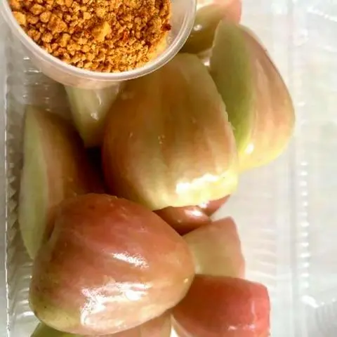 Hình ảnh Mận chấm muối ớt