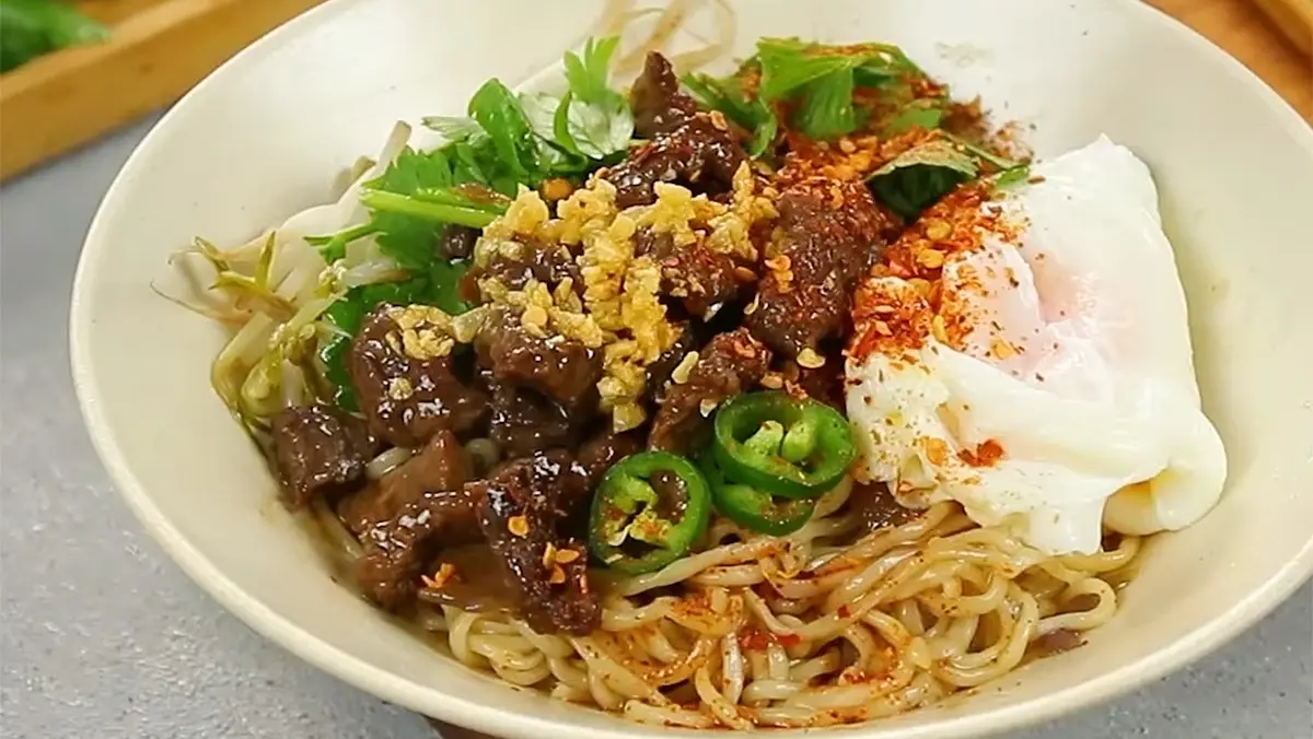 Hình ảnh Mì Trộn Thịt Bò