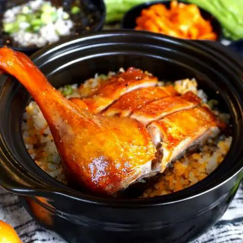 Hình ảnh Cơm thố vịt quay+canh
