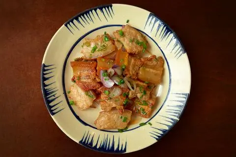 Hình ảnh Ba chỉ cháy cạnh