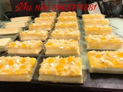 Hình ảnh Bánh bông lan trứng muối hộp
