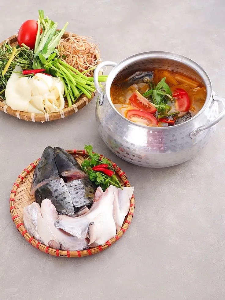 Hình ảnh Lẩu đầu cá hồi măng chua
