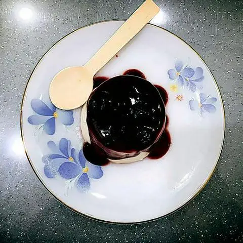 Hình ảnh Panna cotta vị việt quất