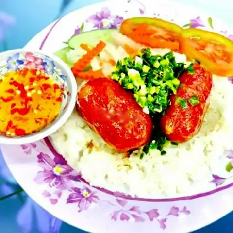 Hình ảnh Cơm LẠP XƯỞNG (2 cây)/ Steamed Broken Rice with two Braised Sausages