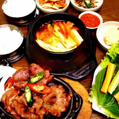 Hình ảnh Sét combo.Sườn heo ướp nướng +súp đậu tương nấu Hải sản +2 cơm +rau +món ăn phụ