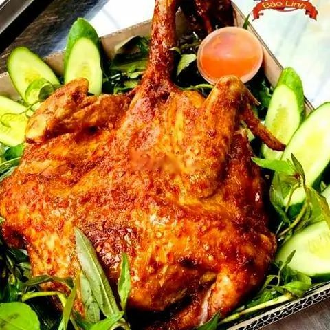 Hình ảnh 1 con Gà nướng tưới sốt ( gà 0 không)