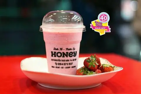 Hình ảnh Combo 2:  Sinh Tố Dâu + Bánh Mì Thập Cẩm