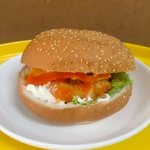 Hình ảnh Hamburger tôm tẩm bột rán + ly coca