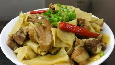 Hình ảnh Cơm - thịt kho măng