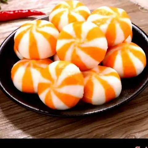 Hình ảnh Bánh bao trứng cá hồi chiên giòn