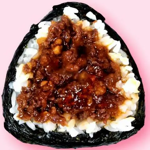 Hình ảnh Onigiri bò xào dầu hào