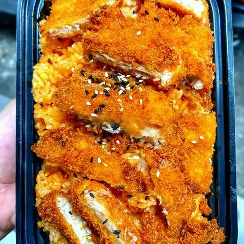 Hình ảnh Cơm rang kim chi cá chiên xù